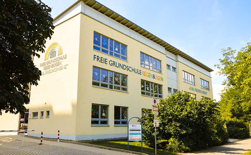 Blick auf das Gebäude der DPFA-Regenbogen-Grundschule Zwickau